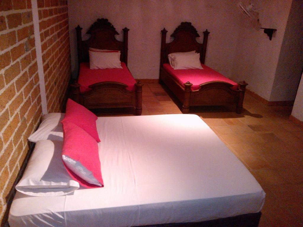 Hotel Santa Barbara Colonial - Santa Fe De Antioquia Phòng bức ảnh